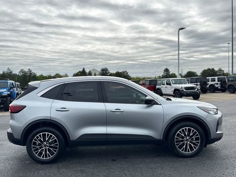 Used 2023 Ford Escape Active w/ Tech Pack #1 AWD/4WD image 2