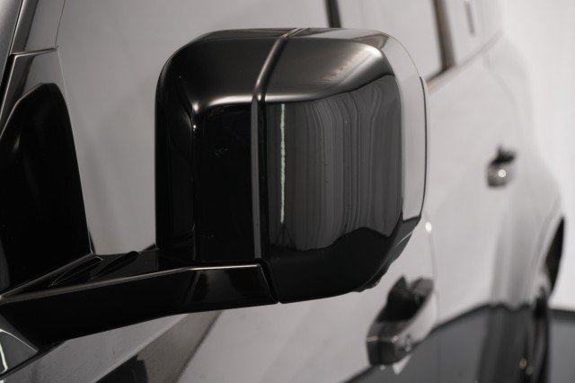 Used 2026 Land Rover Defender 110 X-Dynamic SE AWD/4WD image 19
