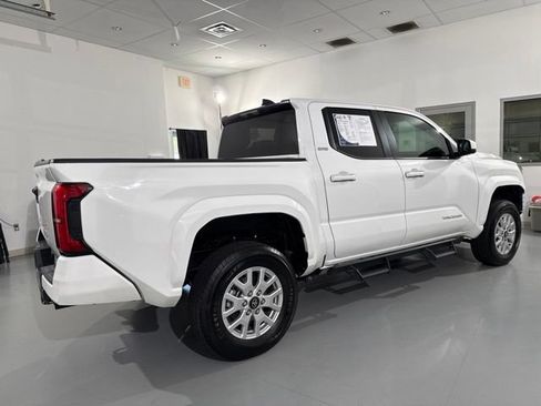 Used 2024 Toyota Tacoma SR5 AWD/4WD image 10