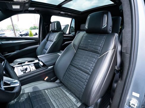 Used 2025 Cadillac Escalade V w/ LPO, ONYX Package AWD/4WD image 30