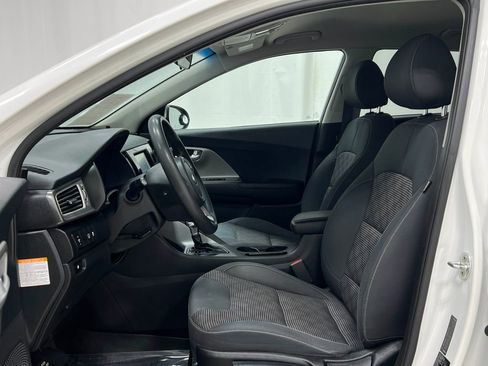 Used 2019 Kia Niro LX image 12