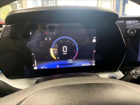 Used 2025 Chevrolet Trax LT w/ LT Convenience Package image 24