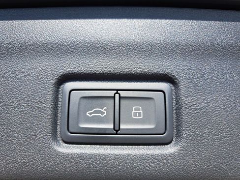 New 2025 Audi Q6 e-tron Premium image 13