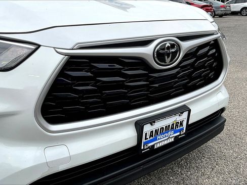Used 2023 Toyota Highlander XLE AWD/4WD image 31