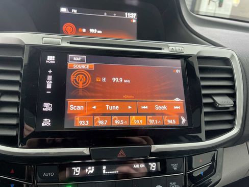 Used 2017 Honda Accord EX-L image 12