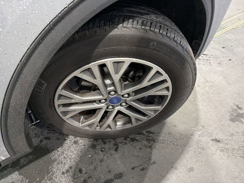 Used 2022 Ford Escape SEL image 16