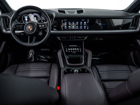 Used 2025 Porsche Cayenne image 12