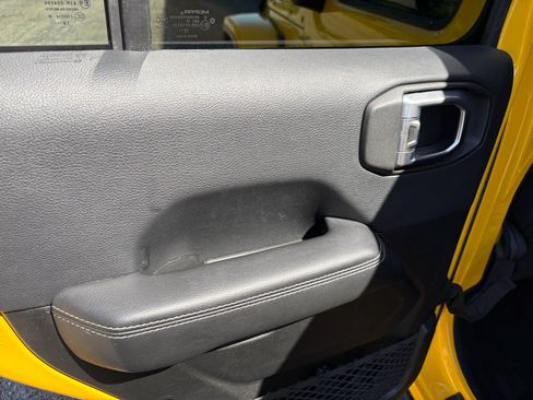 Used 2019 Jeep Wrangler Unlimited Sahara AWD/4WD image 19