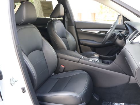 Certified 2023 INFINITI QX50 Luxe FWD image 24