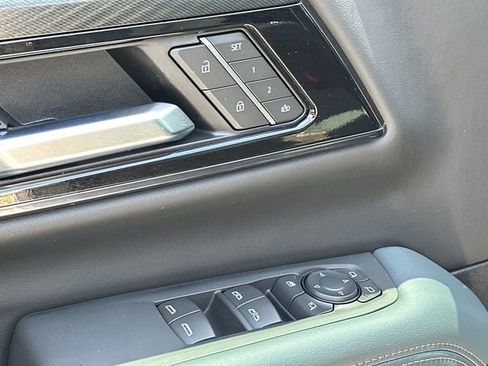 Used 2025 GMC Yukon XL AT4 w/ AT4 Premium Package AWD/4WD image 18