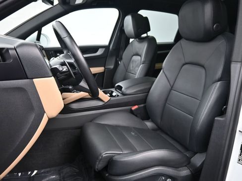 Certified 2024 Porsche Cayenne image 5