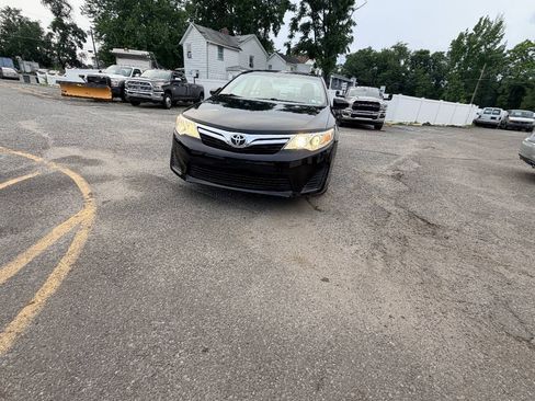 Used 2012 Toyota Camry LE FWD image 12
