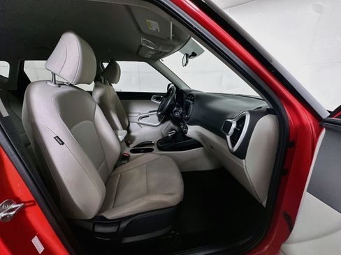 Used 2022 Kia Soul LX FWD image 28
