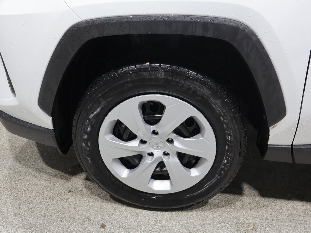 Used 2025 Toyota RAV4 LE AWD/4WD image 8