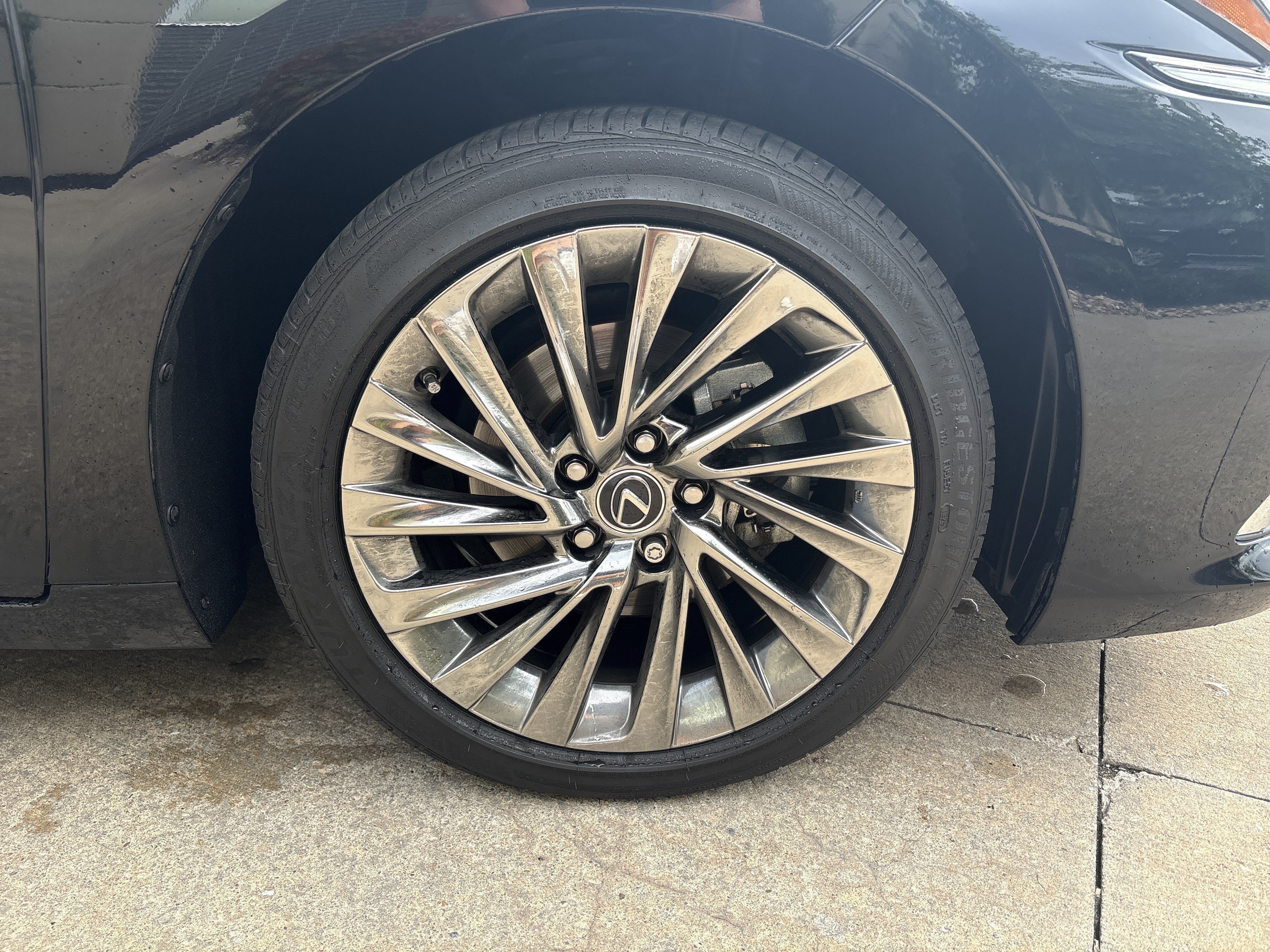 Used 2025 Lexus ES 300h w/ Luxury Package FWD image 13