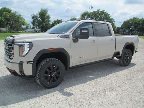 New 2026 GMC Sierra 2500 AT4 w/ AT4 Premium Plus Package AWD/4WD image 10