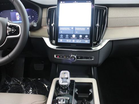 New 2026 Volvo XC90 B5 Ultra w/ Protection Package AWD/4WD image 23