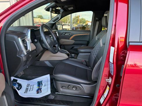 Used 2024 GMC Canyon Denali AWD/4WD image 11