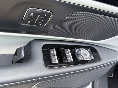 Certified 2025 Lincoln Nautilus Premier AWD/4WD image 12