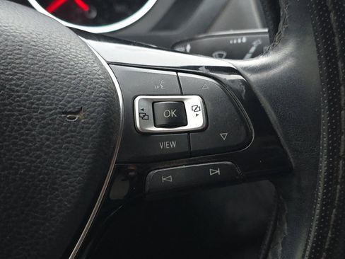 Used 2019 Volkswagen Tiguan S image 31