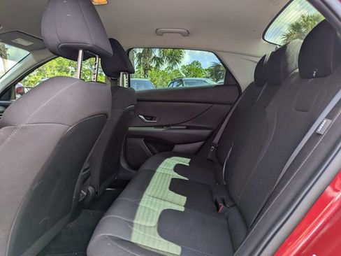 Used 2024 Hyundai Elantra SE FWD image 13