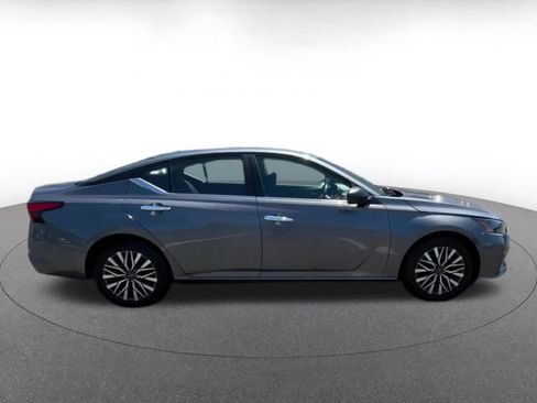 Used 2025 Nissan Altima 2.5 SV FWD image 15