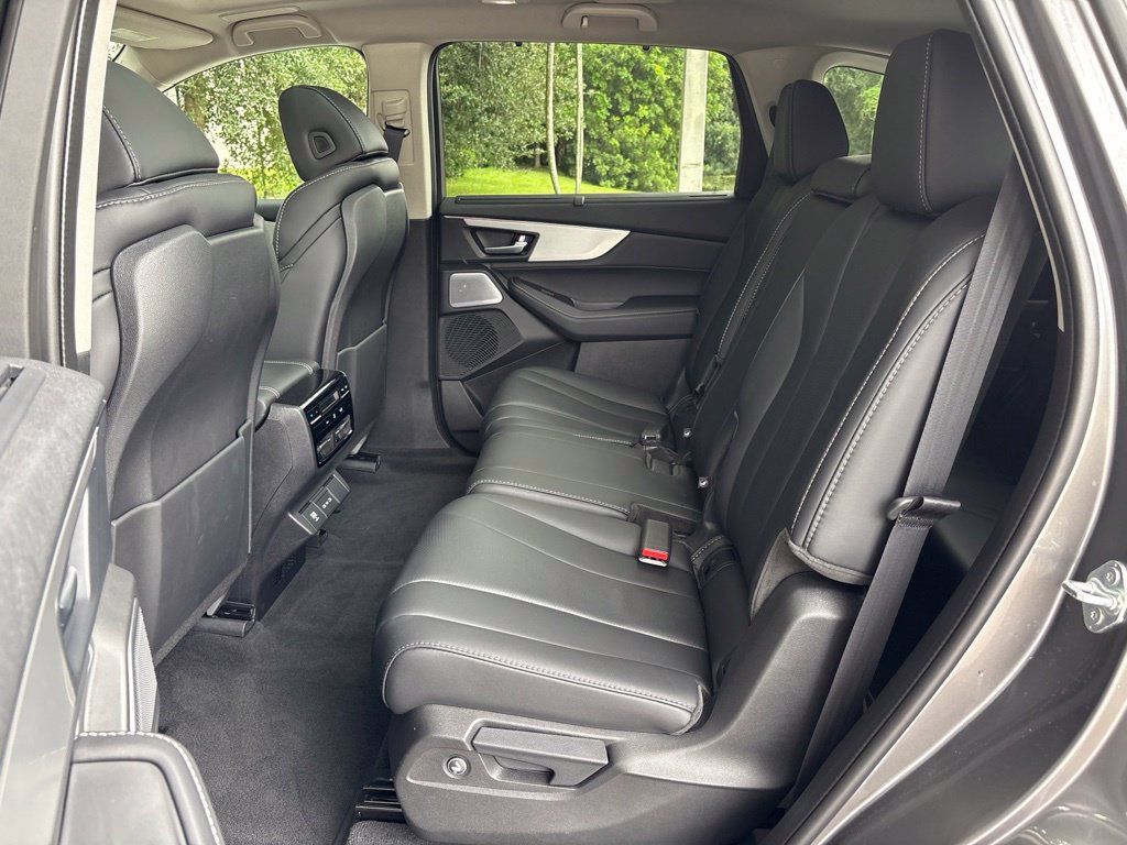Used 2026 Acura MDX w/ Technology Package FWD image 19
