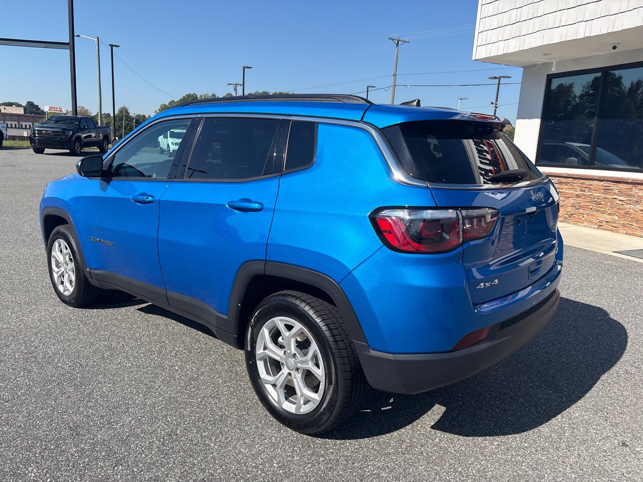 Used 2024 Jeep Compass Latitude AWD/4WD image 7