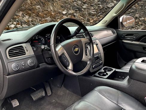 Used 2013 Chevrolet Suburban LT image 12