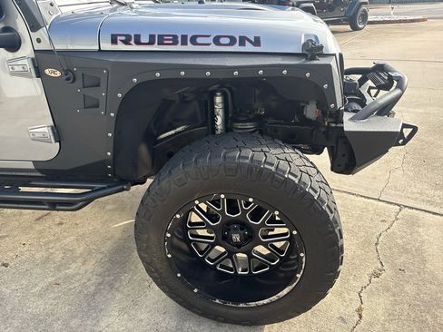 Used 2016 Jeep Wrangler Unlimited Rubicon image 18