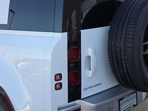 Used 2025 Land Rover Defender 110 S image 32