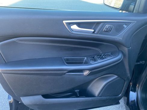 Used 2023 Ford Edge Titanium image 10