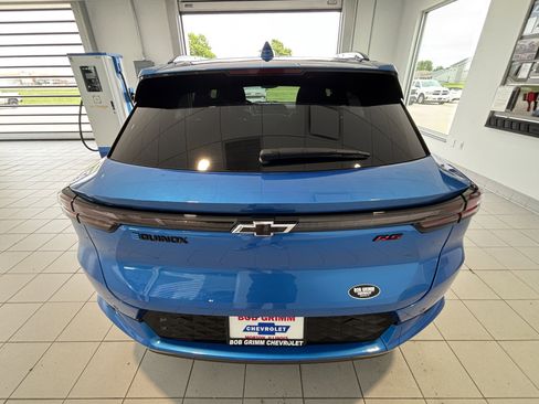 Used 2025 Chevrolet Equinox EV RS FWD image 4