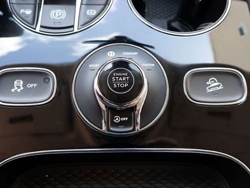 Used 2022 Bentley Bentayga AWD/4WD image 30