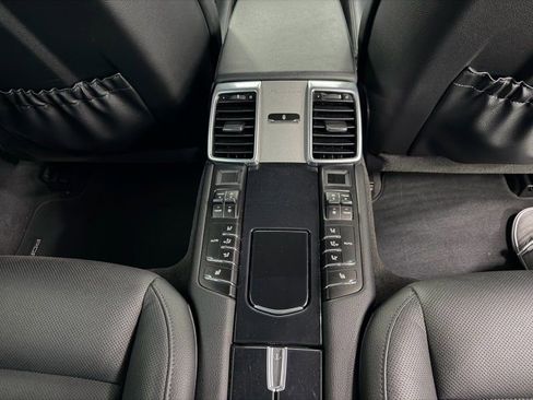 Used 2016 Porsche Panamera S image 19