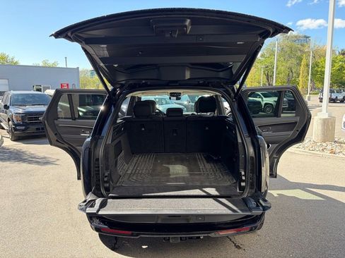 Used 2024 Land Rover Range Rover SE image 13