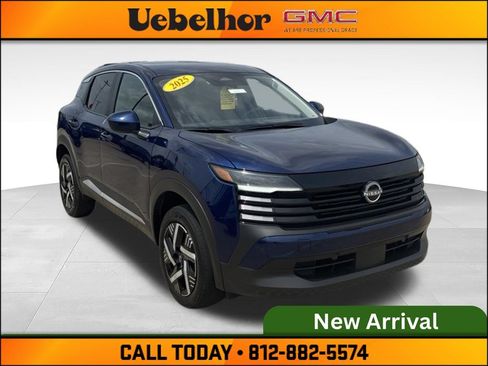 Used 2025 Nissan Kicks SV FWD image 3