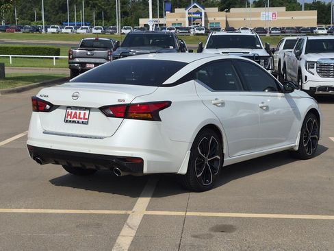 Used 2023 Nissan Altima 2.5 SR w/ SR Premium Package FWD image 6