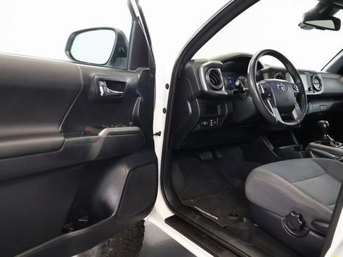Certified 2019 Toyota Tacoma TRD Sport image 8