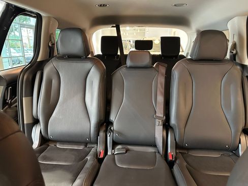 Used 2026 Kia Carnival FWD image 40