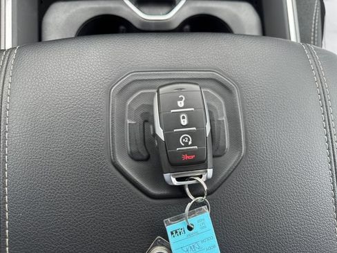 Used 2025 RAM 1500 Big Horn AWD/4WD image 31