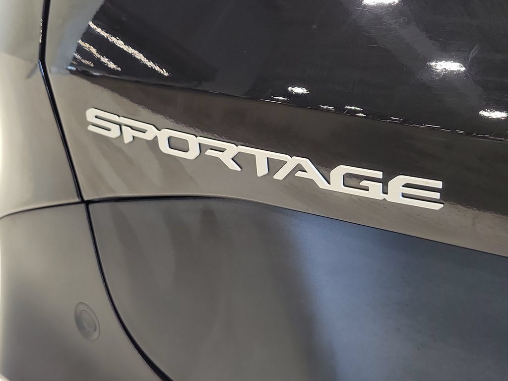 Used 2026 Kia Sportage LX FWD image 8
