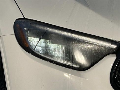 Used 2025 Mercedes-Benz GLC 300 4MATIC image 9