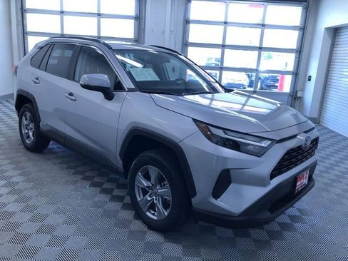 Used 2025 Toyota RAV4 XLE AWD/4WD image 33