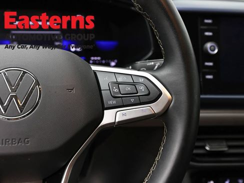Used 2024 Volkswagen Taos SE FWD image 16