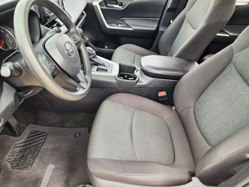 Used 2022 Toyota RAV4 XLE FWD image 9