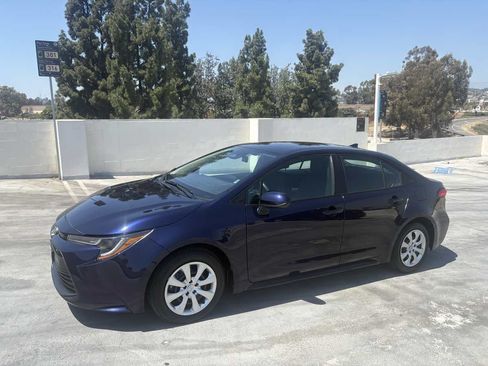 Used 2025 Toyota Corolla LE FWD image 2