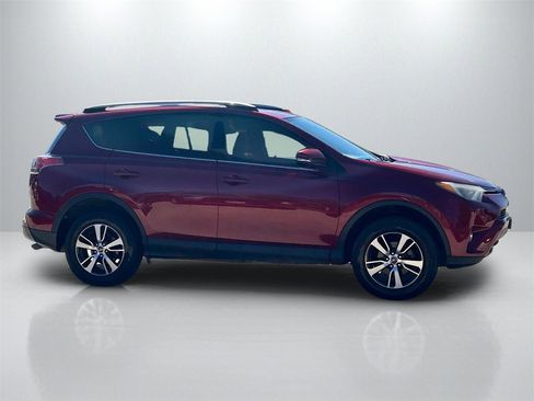 Used 2018 Toyota RAV4 XLE image 4