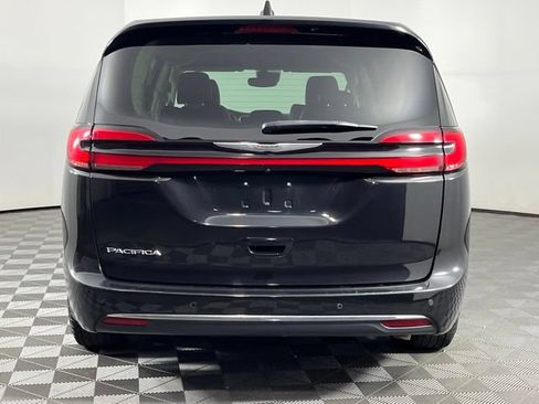 Used 2023 Chrysler Pacifica Touring-L FWD image 10