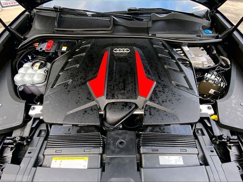 Used 2019 Audi Q8 Prestige image 32